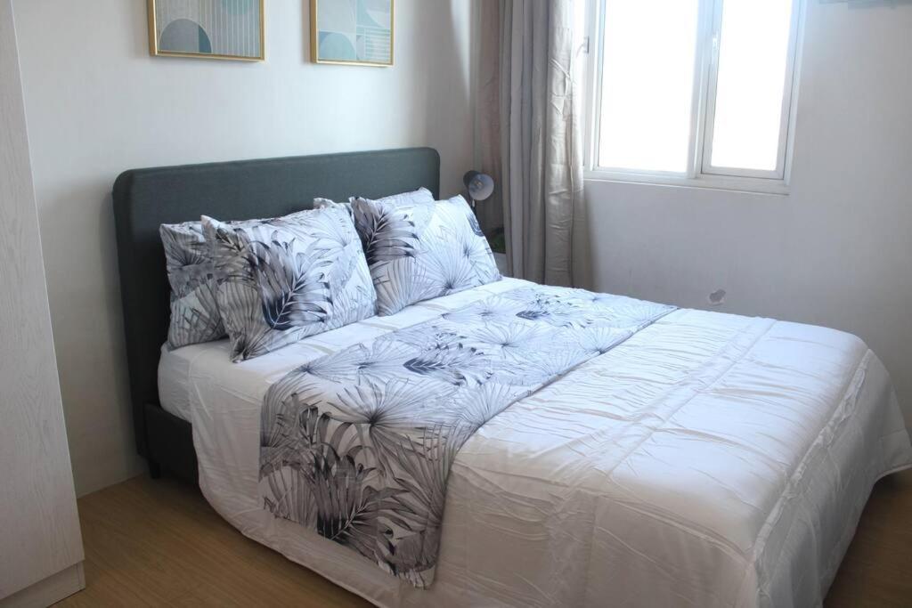 Huge A2J Executive Luxury 1Br Suite Near Abs Cbn, Gma Манила Екстериор снимка