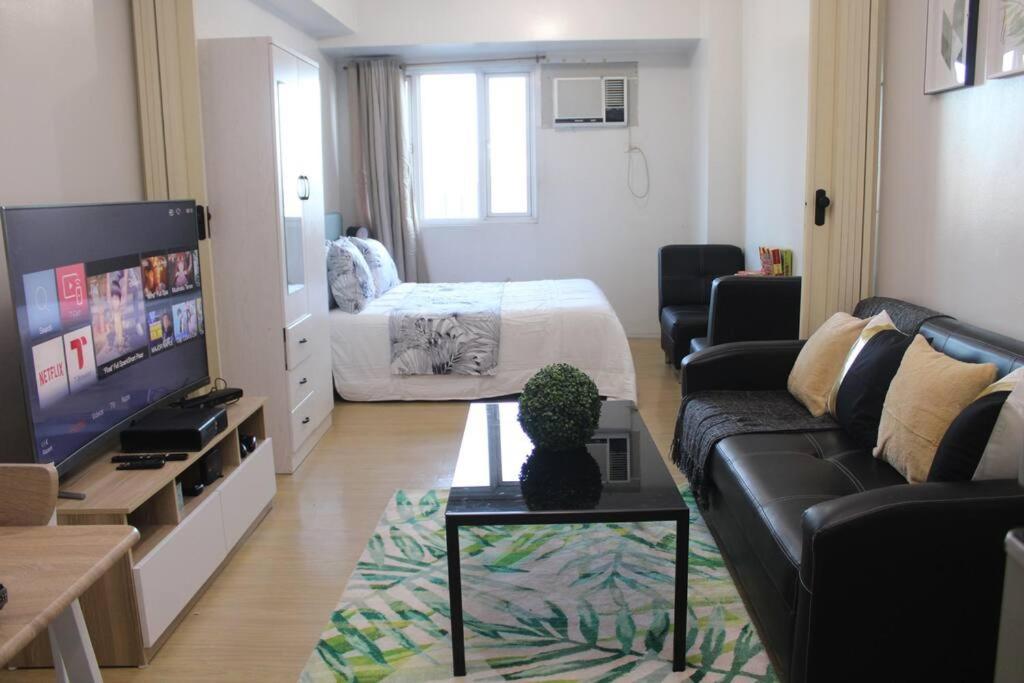 Huge A2J Executive Luxury 1Br Suite Near Abs Cbn, Gma Манила Екстериор снимка