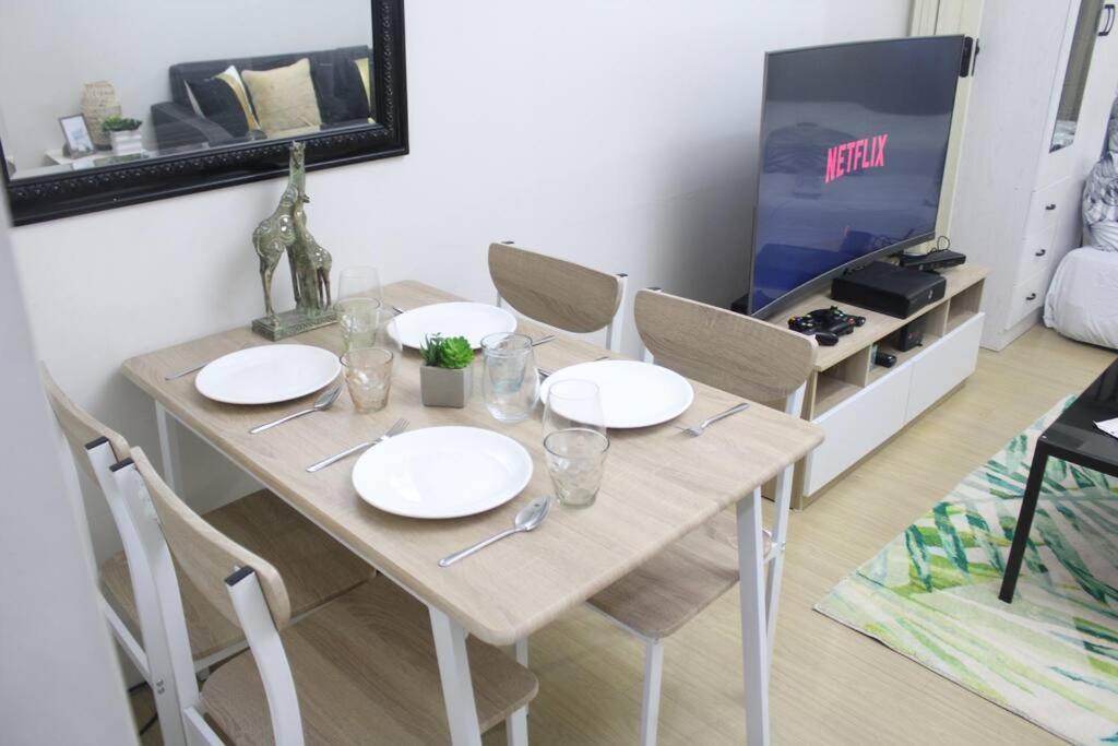 Huge A2J Executive Luxury 1Br Suite Near Abs Cbn, Gma Манила Екстериор снимка