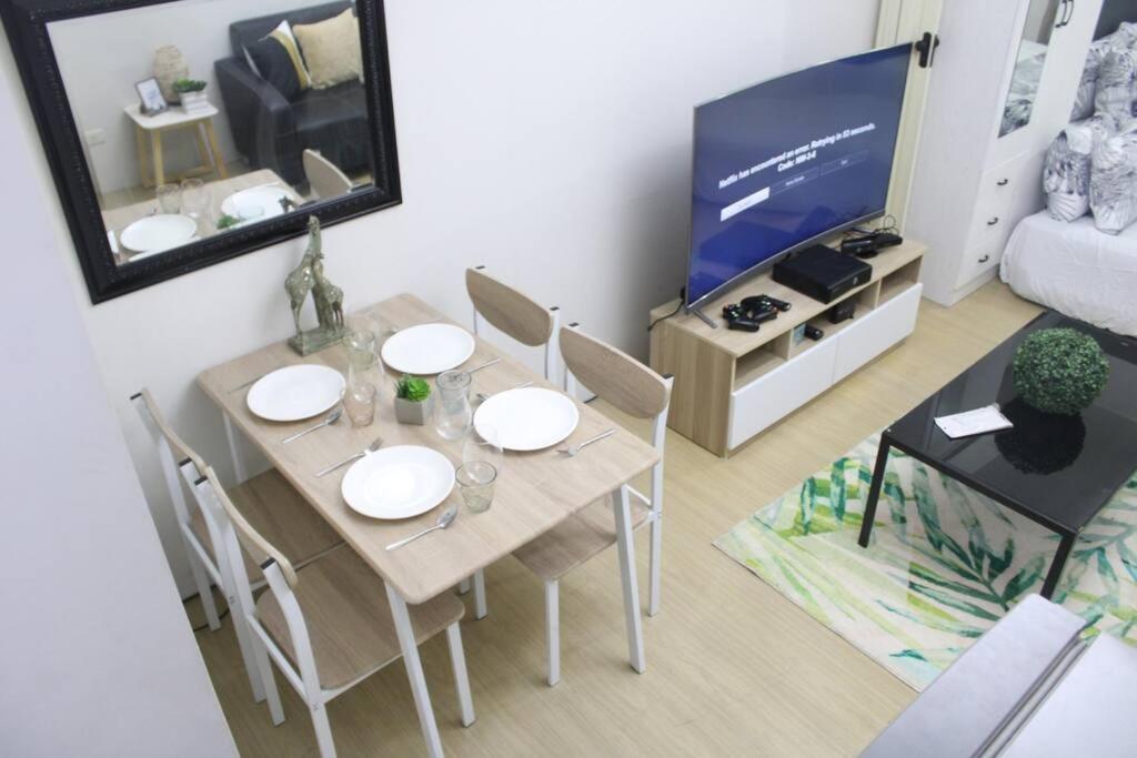 Huge A2J Executive Luxury 1Br Suite Near Abs Cbn, Gma Манила Екстериор снимка